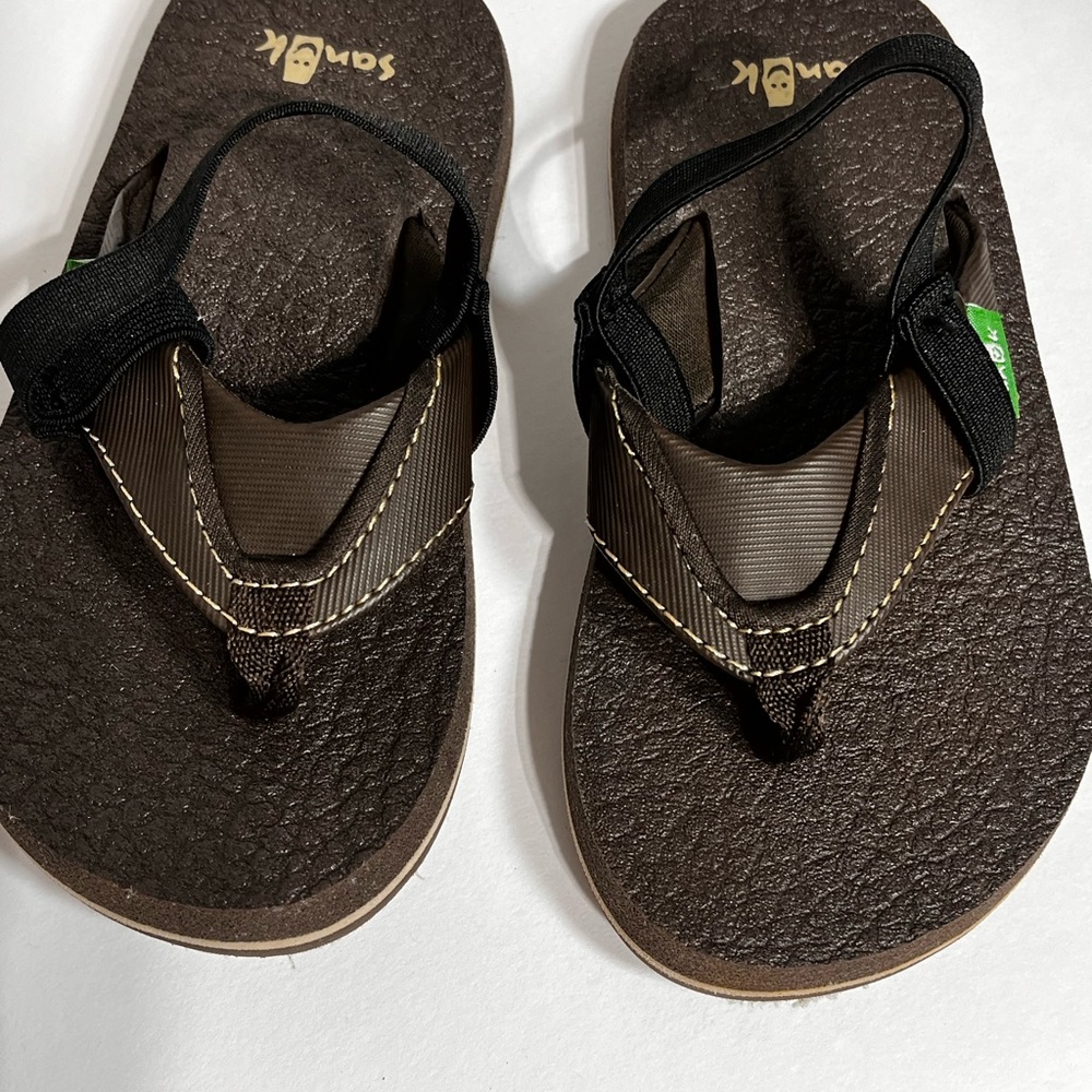 Sanuk Sandals Youth Kids Size 9-10 Brown With Black Elastic Strap